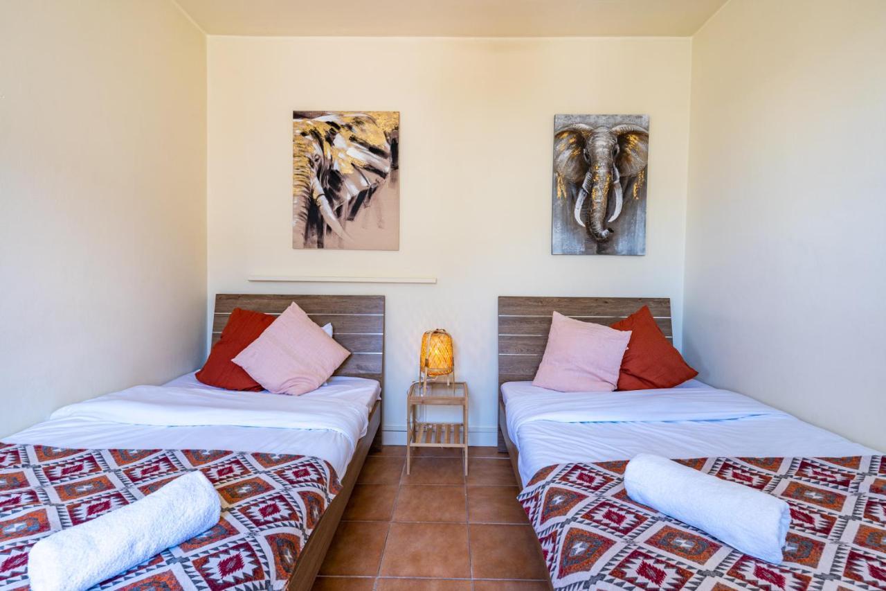 Celine'S 2 Bedrooms Apartment In Larnaca Center Ngoại thất bức ảnh