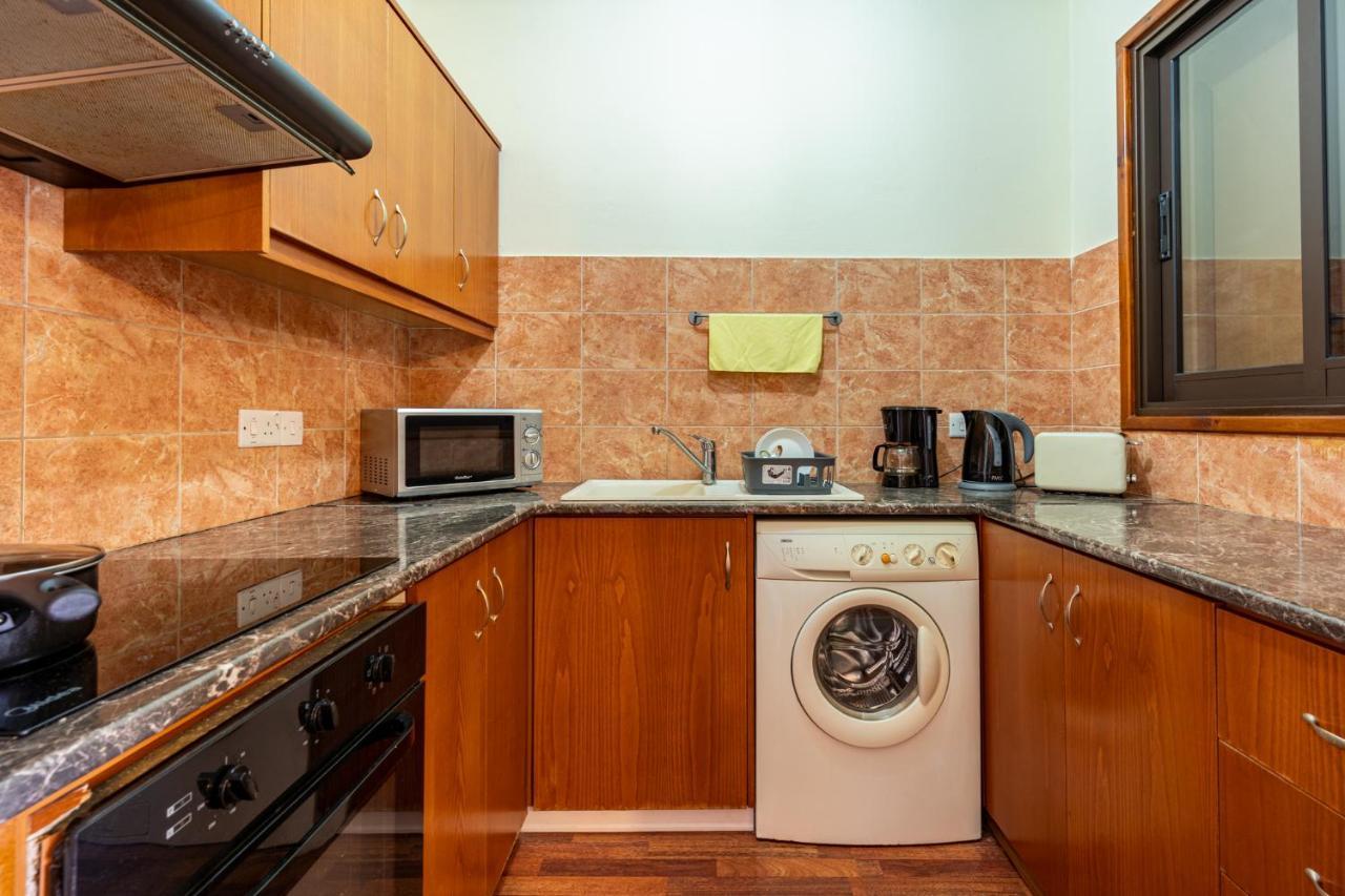 Celine'S 2 Bedrooms Apartment In Larnaca Center Ngoại thất bức ảnh