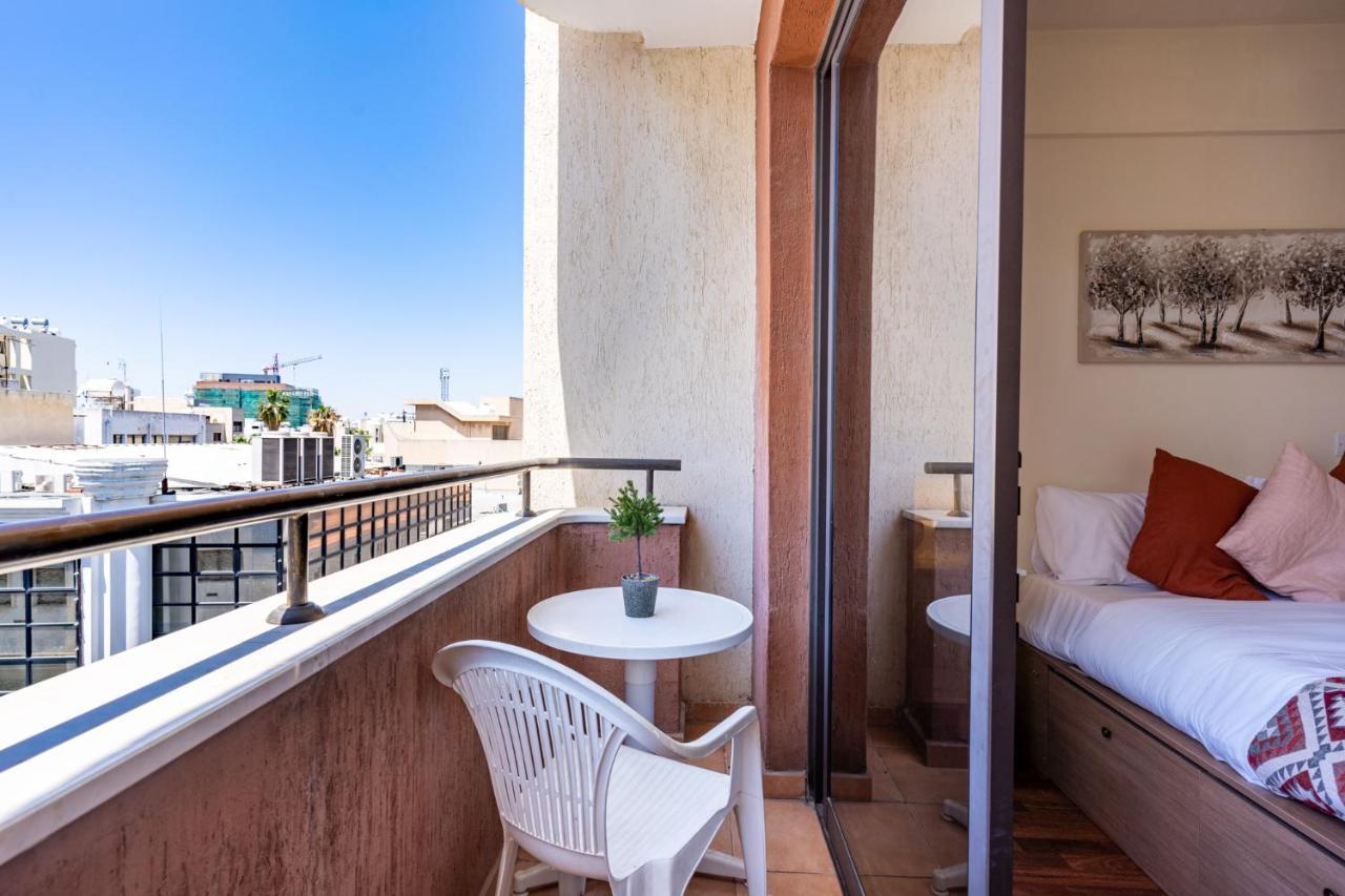 Celine'S 2 Bedrooms Apartment In Larnaca Center Ngoại thất bức ảnh